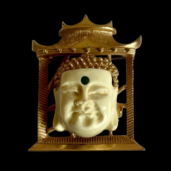 Vintage 1960s Selro Buddha Brooch Framed In Goldtone Pagoda - Picture 2 of 8